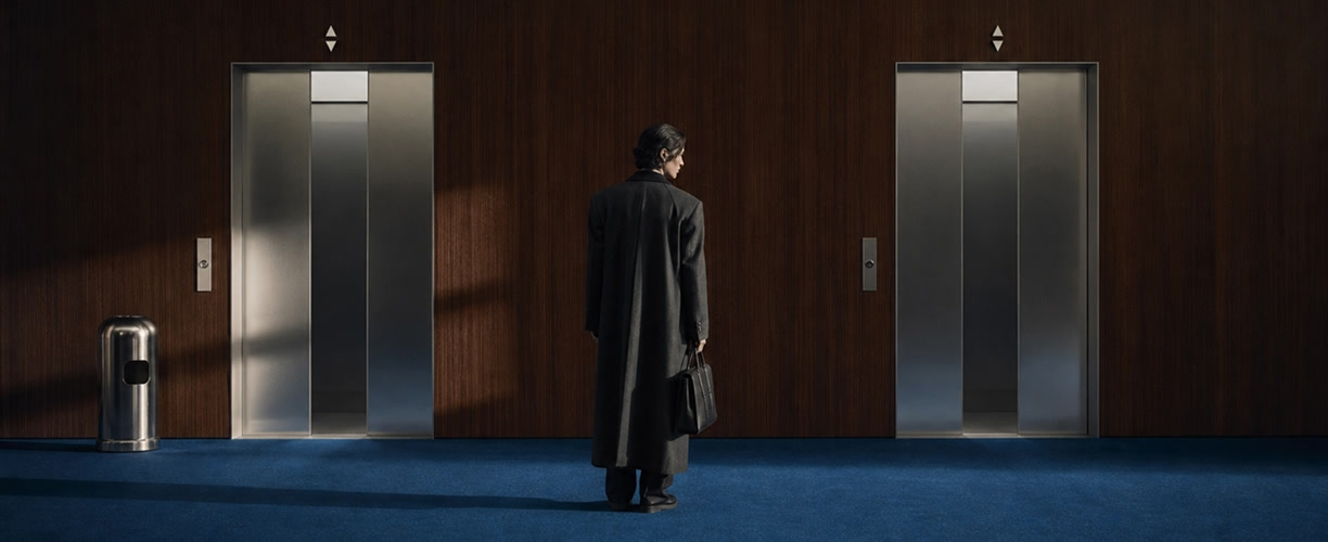Lobby, single figure